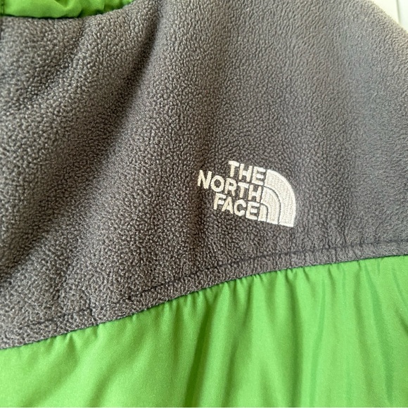 The North Face KIDS XL reversible jacket for 10-14 year olds - Picture 7 of 9